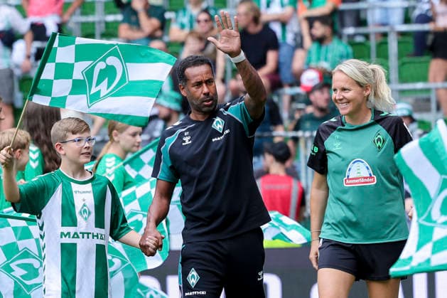 Werder Bremen coach Daniel Thioune and Werder Bremen coach Fritzy Kromp smile during the friendly match between Werder Bremen and AJ Auxerre at Weserstadion on August 15, 2026, in Bremen, Germany Photo by Marco Steinbrenner, DeFodi Images Coach Daniel Thioune of Werder Bremen and Coach Fritzy Kromp of Werder Bremen smile during the friendly match between Werder Bremen and AJ Auxerre at the Weserstadion on August 15, 2026 in Bremen, Germany Photo by Marco Steinbrenner, DeFodi Images Photo by Marco Steinbrenner, DeFodi Images
