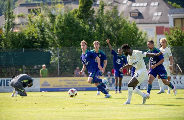Soccer, Men s, 2026–2027 season, friendly match in Salzburg, 1. FC Union Berlin vs. Aris Limassol FC, Emmanuel Latte Lath of 1. FC Union Berlin scores the goal to tie the game at 1–1; on the left is injured goalkeeper Vana Alves, August 9, 2026, Copyright: xMatthiasxKochx
