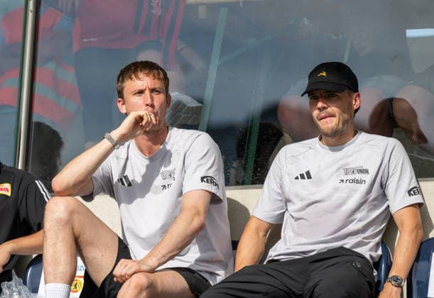 Soccer, Men s, 2026–2027 Season, Friendly Match in Salzburg, 1. FC Union Berlin vs. Aris Limassol FC, from left: Goalie Frederik Rönnow (1. FC Union), Robert Skov (1. FC Union Berlin) in the stands, August 9, 2026, Copyright: xMatthiasxKochx