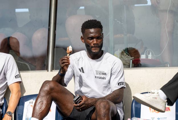 Soccer, Men s, 2026–2027 Season, Friendly Match in Salzburg, 1. FC Union Berlin vs. Aris Limassol FC, Emmanuel Latte Lath of 1. FC Union Berlin with ice cream in the stands, August 9, 2026, Copyright: xMatthiasxKochx