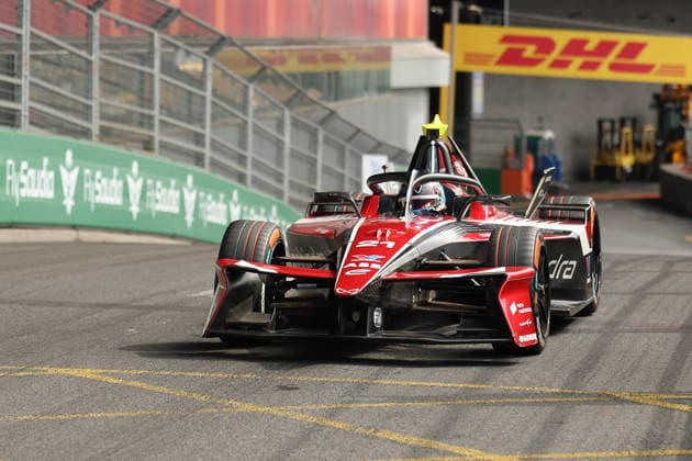 Nyck de Vries driving for MAHINDRA RACING Formula E Team takes pole position during the London E-Prix at the ExCel Centre, London Docklands, UK on 16 August 2026. Copyright: xKenxSparksx 45360007