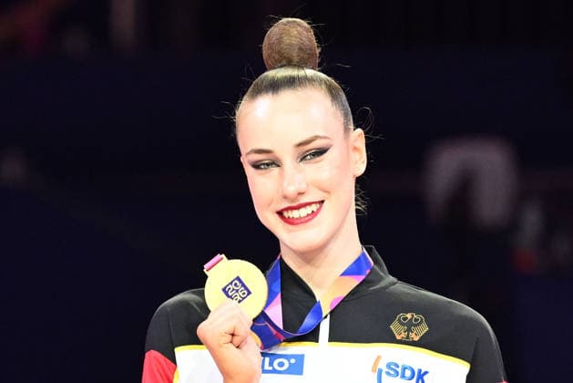 August 16, 2026, xhbx, 2026 Rhythmic Gymnastics World Championships, from left: Darja Varfolomeev, Germany, medal ceremony, gold ball, Frankfurt am Main