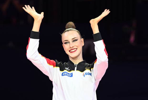 August 16, 2026, xhbx, 2026 Rhythmic Gymnastics World Championships, from left: Darja Varfolomeev, Germany, medal ceremony, gold ball, Frankfurt am Main