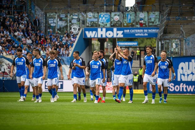 Rostock, Germany, August 16, 2026; 3. Liga 2026–2027, Matchday 2: FC Hansa Rostock vs. SV Waldhof Mannheim. Pictured: The Hansa Rostock team after warming up. Copyright: xFotostandx xVoelkerx