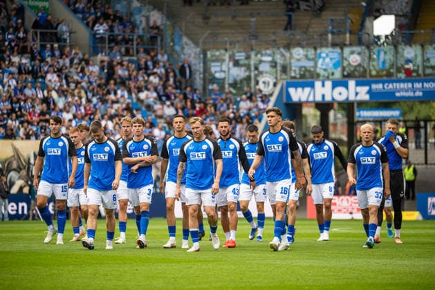 Rostock, Germany, August 16, 2026; 3. Liga 2026–2027, Matchday 2: FC Hansa Rostock vs. SV Waldhof Mannheim. Pictured: The Hansa Rostock team after warming up. Copyright: xFotostandx xVoelkerx