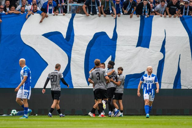 Rostock, Germany, August 16, 2026, 3rd League 2026–2027, Matchday 2: FC Hansa Rostock vs. SV Waldhof Mannheim. Pictured, third from the right: Julian Ulbricht of Waldhof Mannheim celebrates his goal—making the score 0–1—in front of the Hansa Rostock fans in front of the South Stand Copyright: xFotostandx xVoelkerx