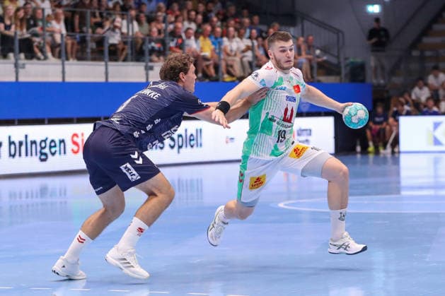 August 16, 2026, xgox, Handball Wartburg Cup SC Magdeburg vs. SG Flensburg Handewitt emspor, from left: Niclas Kirkelokke Kirkelökke, Flensburg, 5, Elvar Oern Jonsson, Magdeburg, 19, duel, battle, tackle, Eisenach