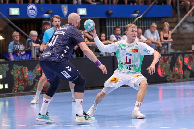 August 16, 2026, xgox, Handball: Wartburg Cup, SC Magdeburg vs. SG Flensburg Handewitt, emspor; from left: Gisli, Thorgeir, Kristjansson (Magdeburg); 10 on the ball; plays the ball (Eisenach)