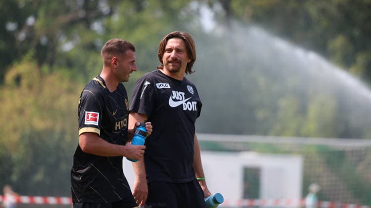 August 16, 2026, xrekx, Soccer Friendly Match, SV Auersmacher vs. SV Elversberg, from left: Luca Sirch (SV Elversberg), Vincent Wagner (Coach, SV Elversberg), Halftime. DFL and DFB regulations prohibit any use of photographs as image sequences and or quasi-video. Auersmacher