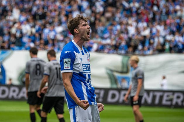 Rostock, Germany, August 16, 2026; 3. Liga 2026–2027, Matchday 2: FC Hansa Rostock vs. SV Waldhof Mannheim. Pictured: Bernie Lennemann of Hansa Rostock celebrates after scoring the goal that made the score 2–3. Copyright: xFotostandx xVoelkerx