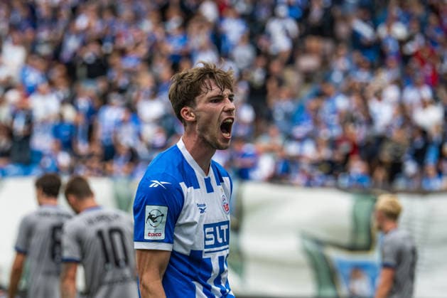 Rostock, Germany, August 16, 2026; 3. Liga 2026–2027, Matchday 2: FC Hansa Rostock vs. SV Waldhof Mannheim. Pictured: Bernie Lennemann of Hansa Rostock celebrates after scoring the goal that made the score 2–3. Copyright: xFotostandx xVoelkerx