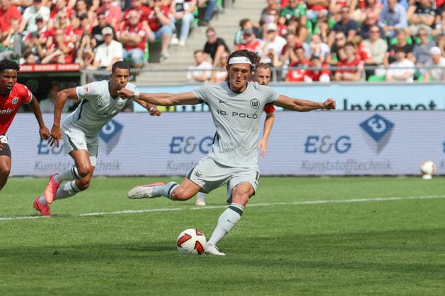August 16, 2026, xtgx, Soccer 2. Bundesliga, Hannover 96 vs. VfL Wolfsburg, from left: Fabian Reese (Wolfsburg), 11 scores a goal, shoots, goal scorer, scores a goal, goal, scores the goal, penalty kick, DFL, DFB REGULATIONS PROHIBIT ANY USE OF PHOTOGRAPHS as IMAGE SEQUENCES and or QUASI-VIDEO, Hannover