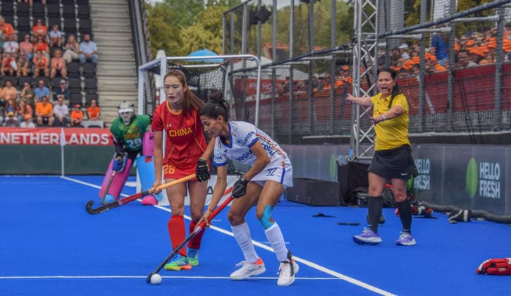Refferee sees fault with Baljeet Kaur (22 India Hockey Team) during the FIH World Cup game between China and India at Wagener stadion, Amstelveen, Netherlands. Copyright: xArnexvanxderxBenx xSPPx Sportspressphoto_SPR208524