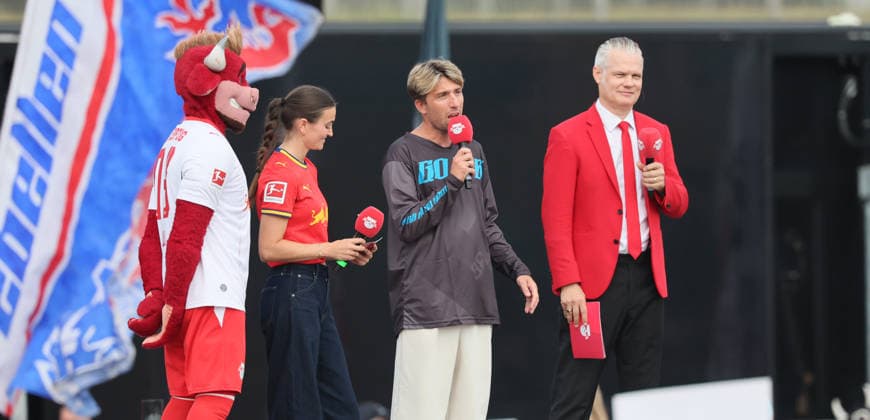 RB Leipzig – Bundesliga Season Opener, Leipzig, August 16, 2026, Festival Grounds in front of the Red Bull Arena, Soccer, Bundesliga 1, RB Leipzig, Season Opener, Pictured: Season Heat Up 2026 mascot Bulli, RB stadium host Clara Mohr, special guest Kevin Kampl, RB stadium announcer Tim Thoelke, For editorial use only, Picture Point