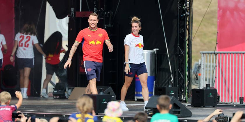 RB Leipzig – Bundesliga Season Opener, Leipzig, August 16, 2026, Festival grounds in front of the Red Bull Arena, soccer, Bundesliga 1, RB Leipzig, season opener, Pictured: Season Heat Up 2026 stage, team presentation, captain David Raum 22, RB Leipzig, captain Sandra Starke, For editorial use only, Picture Point