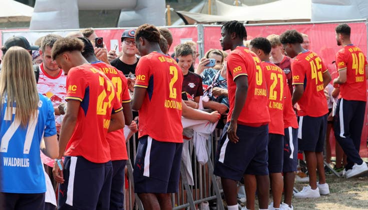 RB Leipzig – Bundesliga Season Opener, Leipzig, August 16, 2026, Festival grounds in front of the Red Bull Arena, soccer, Bundesliga 1, RB Leipzig, season opener, Pictured: Season Heat Up 2026 stage, team presentation, players signing autographs, For editorial use only, Picture Point