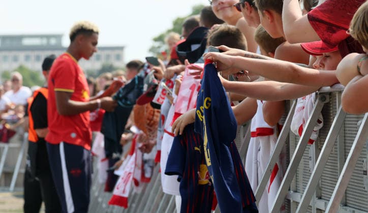 RB Leipzig – Bundesliga Season Opener, Leipzig, August 16, 2026, Festival grounds in front of the Red Bull Arena, soccer, Bundesliga 1, RB Leipzig, season opener, Pictured: Season Heat Up 2026 stage, team presentation, players signing autographs, For editorial use only, Picture Point