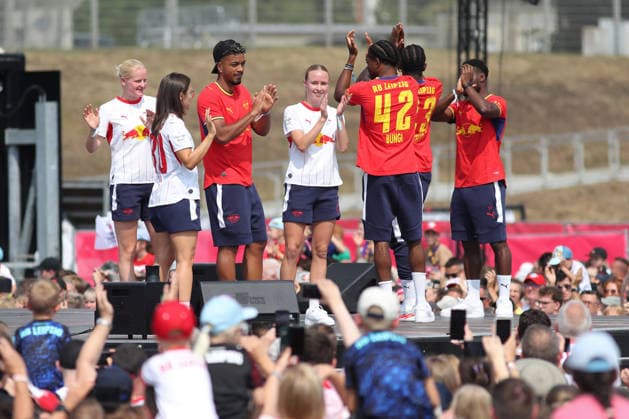 RB Leipzig Season Opener Season Heat Up, August 16, 2026: Introduction of the men’s and women’s teams, featuring, among others, Benjamin Henrichs, 39, RB Leipzig and Nikoline Dudek (24), RB Leipzig; Bundesliga, 2026–2027 season; RB Leipzig’s Season Heat Up season opener on August 16, 2026, at the Festwiese next to the Red Bull Arena Copyright: xBEAUTIFULxSPORTS JanxKaeferx