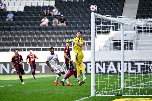 LUGANO, SWITZERLAND, AUGUST 16: Goalkeeper Leonardo Sacchelli of Vedeggio watches the ball hit the crossbar during the Swiss Cup match between Vedeggio Calcio and FC Lugano at AIL Arena on August 16, 2026, in Lugano, Switzerland. Lugano, AIL Arena, Ticino, Switzerland Copyright: xJustPictures.ch AndreaxBrancax jp-en-EuSpIm-AB_16082026_3855