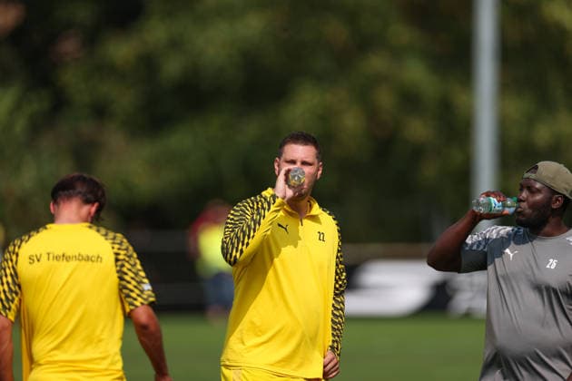 Niklas Suele of SV Tiefenbach, No. 22, drinks during the pre-game warm-up, SV Tiefenbach vs. SG Kirchardt, soccer, bfv Sinsheim District League, Matchday 1, 2026–2027, August 16, 2026, SV Tiefenbach vs. SG Kirchardt, soccer, bfv Sinsheim District League, Matchday 1, 2026–2027, August 16, 2026, Östringen Copyright: xEibner-Pressefoto VornamexNachnax EP_JPA
