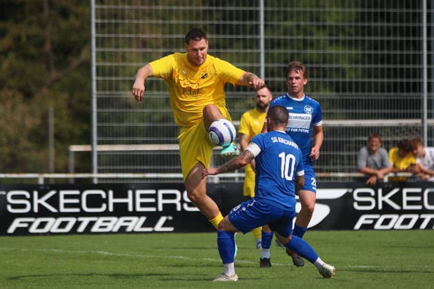 Great play by Niklas Suele of SV Tiefenbach (22) against Dimitrios Babanatsas of SG Kirchardt (10), SV Tiefenbach vs. SG Kirchardt, Soccer, bfv Sinsheim District League, Matchday 1, 2026–2027, August 16, 2026, SV Tiefenbach vs. SG Kirchardt, Soccer, bfv Sinsheim District League, Matchday 1, 2026–2027, August 16, 2026, Östringen Copyright: xEibner-Pressefoto VornamexNachnax EP_JPA
