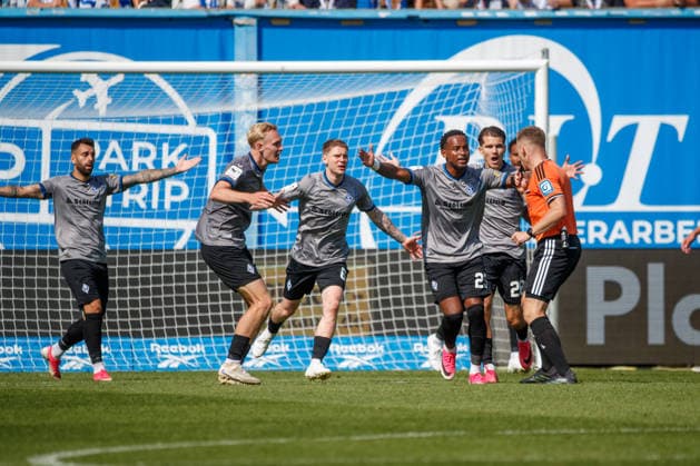 The Mannheim players in the front, from left: Julian Rieckmann (Waldhof), Joey Müller (Waldhof), Leroy Mickels (Waldhof) and Diego Michel (Waldhof) appeal for a penalty kick to referee Felix Weller (GER), FC Hansa Rostock vs. SV Waldhof Mannheim, Soccer, Men, 3rd Division, Matchday 2, 2026–2027 season, August 16, 2026, Rostock Ostseestadion, Mecklenburg-Western Pomerania, Germany
