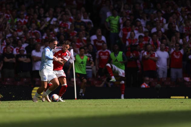 Arsenal v Manchester City, FA Community Shield Jack Grealish (18) of Manchester City tussles with Ben White (4) of Arsenal during the FA Community Shield match between Arsenal and Manchester City at Millenium Stadium, Cardiff, UK on 16 August 2026. Editorial use only DataCo restrictions apply See www.football-dataco.com , Copyright: xNigelxKeenex PSI-24687-0041