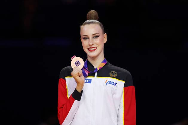 Darja Varfolomeev (GER) shows off her medal after the ball final at the 2026 Rhythmic Gymnastics World Championships in Frankfurt am Main, Germany, on August 16, 2026 Darja Varfolomeev (GER) presents her medal after the ball final at the 2026 Rhythmic Gymnastics World Championships in Frankfurt am Main, Germany, on August 16, 2026 Copyright: HMBxMedia xHeikoxBecker