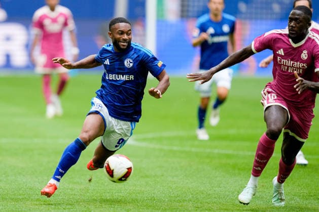 Moussa Sylla of FC Schalke 04 controls the ball during the preseason friendly match between FC Schalke 04 and Real Madrid at Veltins Arena on August 16, 2026, in Gelsenkirchen, Germany. Photo by Alex Gottschalk, DeFodi Images