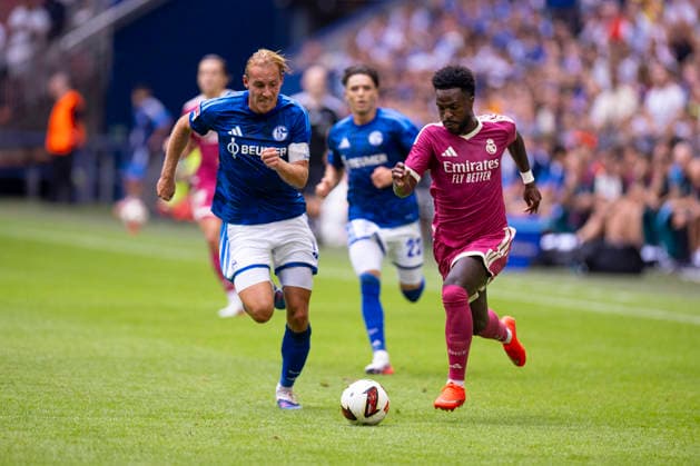 August 15, 2026, Soccer, Friendly Match: FC Schalke 04 vs. Real Madrid CF; Timo Becker (FC Schalke 04), Vinicius Junior (Real Madrid CF); Gelsenkirchen, Veltins Arena, North Rhine-Westphalia, Germany; xRHR; PHOTO: DEx Copyright: DennisxEwert RHR-FOTOx RHR-FOTO DE