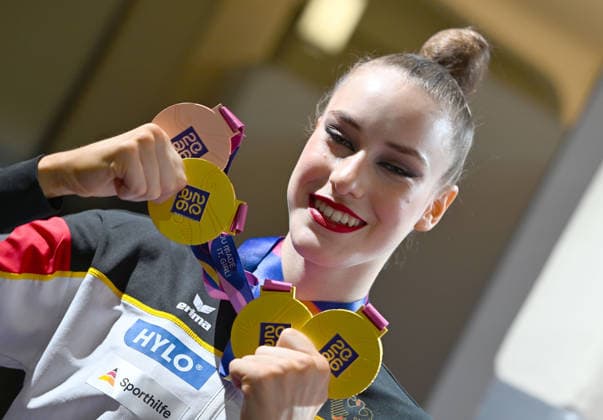 August 16, 2026, xhbx, 2026 Rhythmic Gymnastics World Championships, from left: Darja Varfolomeev, Germany, World Championships medals, gold, medal ceremony in Frankfurt am Main