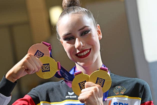 August 16, 2026, xhbx, 2026 Rhythmic Gymnastics World Championships, from left: Darja Varfolomeev, Germany, World Championships medals, gold, medal ceremony in Frankfurt am Main