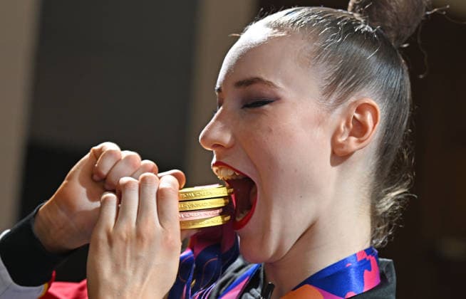 August 16, 2026, xhbx, 2026 Rhythmic Gymnastics World Championships, from left: Darja Varfolomeev, Germany, World Championships medals, gold, medal ceremony in Frankfurt am Main