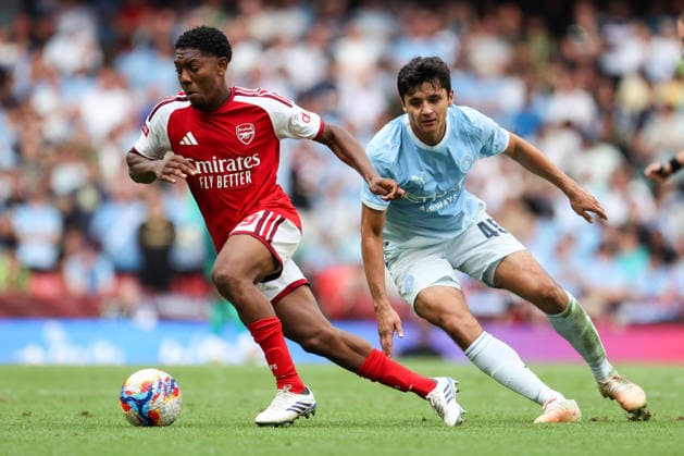 Community Shield 2026 16. August 2026, Cardiff Community Shield 2026 Fußball Arsenal gegen Manchester City Myles Lewis Skelly von Arsenal und Abdukodir Khusanov von Manchester City Foto: Mark Leech Abseits Cardiff, Großbritannien  Copyright: xMarkxLeechx xOffsidexOffside