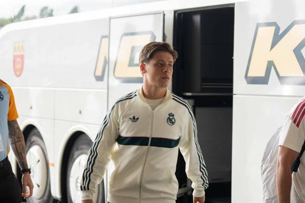 August 16, 2026: Soccer – FC Schalke 04 vs. Real Madrid, friendly match at the Veltins Arena in Gelsenkirchen; arrival of Arda Güler from Real Madrid, 15 IMPORTANT NOTICE: In accordance with the guidelines of the DFL and the DFB, it is prohibited to use or allow the use of photographs taken in the stadium and or during the match in the form of sequential images and or video-like photo series. Copyright: xJamesxZabelx