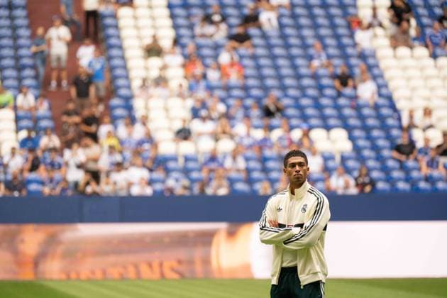 August 16, 2026: Soccer – FC Schalke 04 vs. Real Madrid, friendly match at the Veltins Arena in Gelsenkirchen; Jude Bellingham of Real Madrid inspects the field, 5 IMPORTANT NOTICE: In accordance with DFL and DFB regulations, it is prohibited to use or allow the use of photographs taken in the stadium and or during the match in the form of sequential images and or video-like photo series. Copyright: xJamesxZabelx