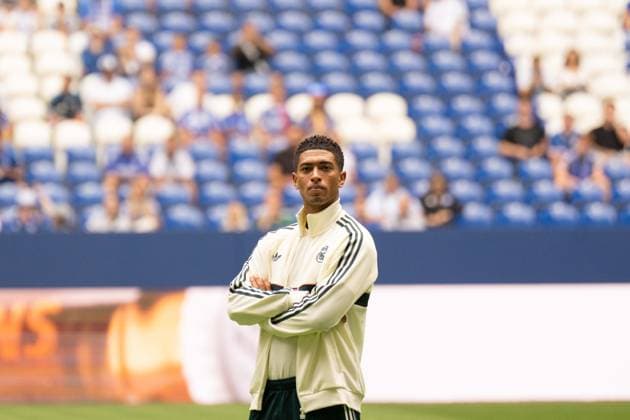 August 16, 2026: Soccer – FC Schalke 04 vs. Real Madrid, friendly match at the Veltins Arena in Gelsenkirchen; Jude Bellingham of Real Madrid inspects the field, 5 IMPORTANT NOTICE: In accordance with DFL and DFB regulations, it is prohibited to use or allow the use of photographs taken in the stadium and or during the match in the form of sequential images and or video-like photo series. Copyright: xJamesxZabelx