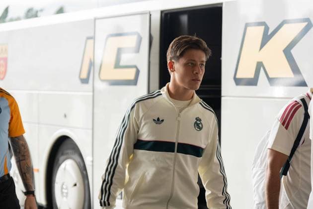 August 16, 2026: Soccer – FC Schalke 04 vs. Real Madrid, friendly match at the Veltins Arena in Gelsenkirchen; arrival of Arda Güler from Real Madrid, 15 IMPORTANT NOTICE: In accordance with the guidelines of the DFL and the DFB, it is prohibited to use or allow the use of photographs taken in the stadium and or during the match in the form of sequential images and or video-like photo series. Copyright: xJamesxZabelx