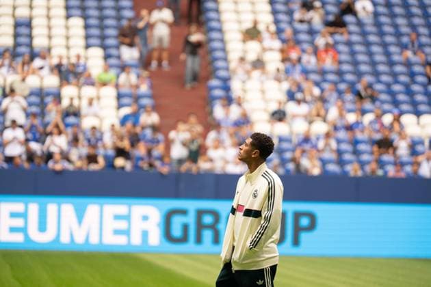 August 16, 2026: Soccer – FC Schalke 04 vs. Real Madrid, Friendly Match at the Veltins Arena in Gelsenkirchen; Jude Bellingham of Real Madrid inspects the field, 5 IMPORTANT NOTICE: In accordance with DFL and DFB regulations, it is prohibited to use or allow the use of photographs taken in the stadium and or during the match in the form of sequential images and or video-like photo series. Copyright: xJamesxZabelx