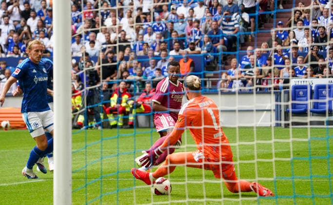 Germany Soccer Friendly Matches 2026 2027, Friendly Match FC Schalke vs. Real Madrid at VELTINS Arena in Gelsenkirchen, Scoring Chance by Kylian Mbappé (Real Madrid), 10 Loris Karius (FC Schalke 04), 1 Copyright: xAymanxAlahmedx