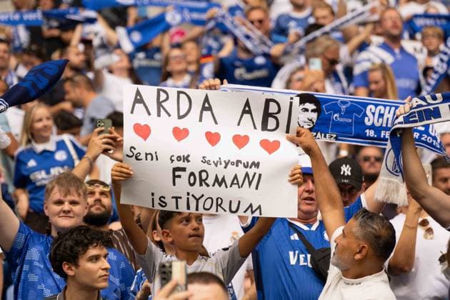 August 16, 2026: Soccer – FC Schalke 04 vs. Real Madrid, Friendly Match at the Veltins Arena in Gelsenkirchen. Real Madrid Fan Sign. IMPORTANT NOTICE: In accordance with the guidelines of the DFL and the DFB, it is prohibited to use or allow the use of photographs taken in the stadium and or during the game in the form of sequential images and or video-like photo sequences Copyright: xJamesxZabelx