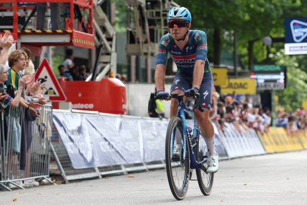 A Soudal Quick Step rider passes the cheering spectators lining the course at the EuroEyes Cyclassics in Hamburg. The athlete can be seen in full racing mode on his Specialized road bike. Soudal Quick Step rider in action at the Cyclassics Hamburg Copyright: xspeedshotx xSarahxWolfx