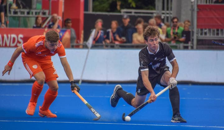 Koen Bijen (9 Netherlands Hockey Team) against Dane Lett (4 New Zealand Hockey Team) during the FIH World Cup game between Netherlands and New Zeeland at Wagener stadion, Amstelveen, Netherlands. Copyright: xArnexvanxderxBenx xSPPx Sportspressphoto_SPR208832