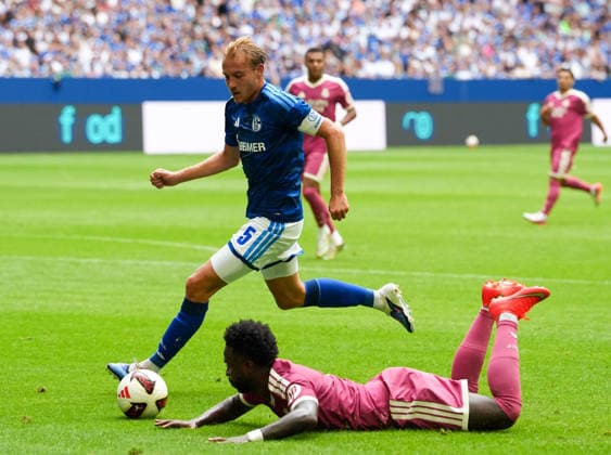 Timo Becker (FC Schalke 04), No. 5, in a tackle with Vinicius Junior (Real Madrid CF), No. 7, GER, FC Schalke 04 vs. Real Madrid CF, Friendly Match, Friendly Match, August 16, 2026 DFL regulations prohibit any use of photographs as image sequences and or quasi-video GER, FC Schalke 04 vs. Real Madrid CF, Friendly Match, Friendly Match, August 16, 2026, Gelsenkirchen Copyright: xEibner-Pressefoto ScottxColemanx EP_SCN