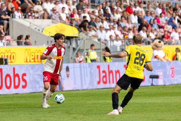 August 16, 2026, Soccer, GER, Season, 3rd Division, 2026–2027 Season, Matchday 2, SSV Jahn Regensburg vs. 1. FC Saarbrücken, Benedikt Bauer (SSV Jahn Regensburg) vs. Nico Bretschneider (Saarbrücken). DFL regulations prohibit any use of photographs as image sequences and or quasi-video.