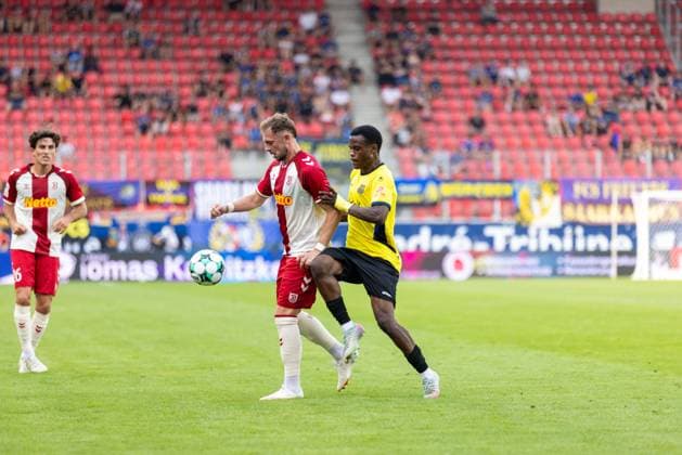August 16, 2026, Soccer, GER, Season, 3rd Division, 2026–2027 Season, Matchday 2, SSV Jahn Regensburg vs. 1. FC Saarbrücken, Lucas Hermes (SSV Jahn Regensburg) vs. Abdenego N. and Lola Nankishi (Saarbrücken). DFL regulations prohibit any use of photographs as image sequences and or quasi-video.