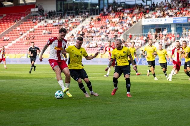 August 16, 2026, Soccer, GER, Season, 3rd Division, 2026–2027 Season, Matchday 2, SSV Jahn Regensburg 1 FC Saarbrücken, Adrian Fein (Regensburg) vs. Christian Kühlwetter (Saarbrücken). DFL regulations prohibit any use of photographs as image sequences and or quasi-video.