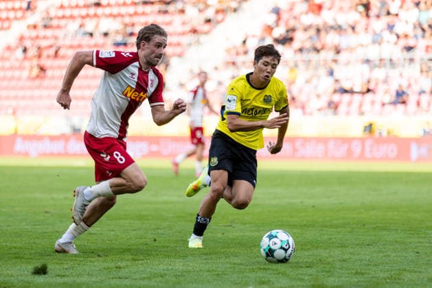 August 16, 2026, Soccer, GER, Season, 3rd Division, 2026–2027 Season, Matchday 2, SSV Jahn Regensburg vs. 1. FC Saarbrücken: David Philipp (SSV Jahn Regensburg) vs. Seungjoon Lee (Saarbrücken). DFL regulations prohibit any use of photographs as image sequences and or quasi-video.