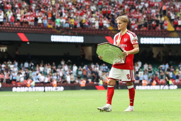 Community Shield 2026 16. August 2026, Cardiff Community Shield 2026 Fußball Arsenal gegen Manchester City Martin Odegaard von Arsenal mit der Community-Shield-Trophäe Foto: Charlotte Wilson Offside Cardiff, Großbritannien  Copyright: xCharlottexWilsonx xOffsidexOffside