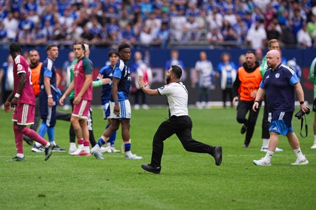 August 16, 2026, xydrx, Men s, Soccer, Friendly Match, FC Schalke 04 vs. Real Madrid, 2026–2027 Season, Veltins Arena—a streaker on the field. DFB regulations prohibit any use of photographs as image sequences and or quasi-video. Copyright: HMBxMedia YannisxDreimann